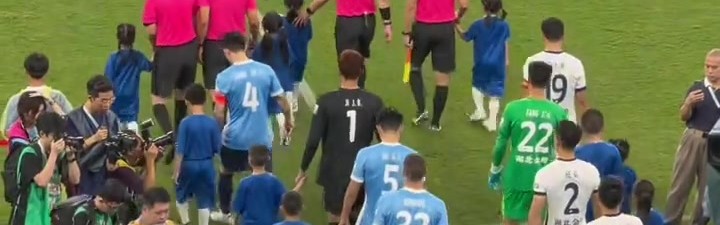 KAIYUN下载app-杨莉娜社媒分享新鹏城观赛vlog，记录戴伟浚助攻及谢场内容