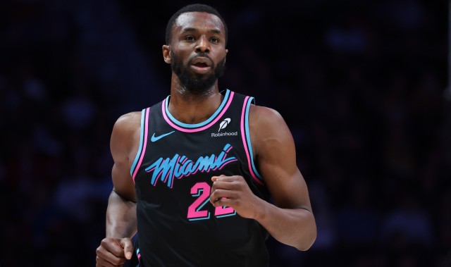 开云娱乐-兢兢业业！维金斯半场7中5贡献11分3板 三分3中1